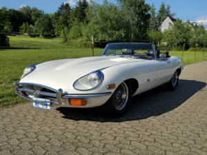 Image 37/42 de Jaguar E-Type (1970)