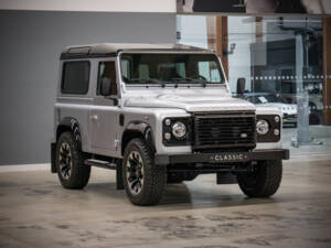 Immagine 3/36 di Land Rover Defender 90 Works V8 &quot;70th Edition&quot; (2015)