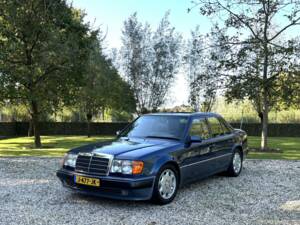 Image 10/14 of Mercedes-Benz E 500 (1993)