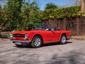 Image 7/41 of Triumph TR 6 (1972)