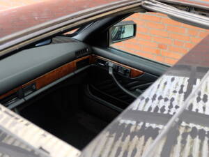 Bild 45/79 von Mercedes-Benz 560 SEC (1991)