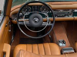 Image 27/69 of Mercedes-Benz 280 SL (1971)