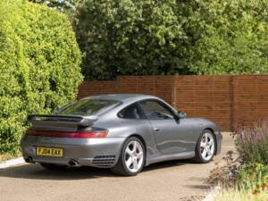 Image 21/23 of Porsche 911 Carrera 4S (2004)