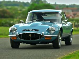 Image 3/50 de Jaguar E-Type V12 (2+2) (1972)