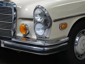 Immagine 11/27 di Mercedes-Benz 280 SE 4,5 (1971)