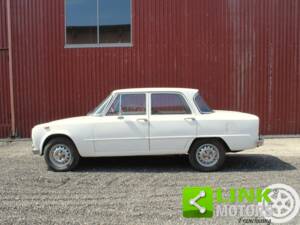 Image 2/10 of Alfa Romeo Giulia 1300 Super (1978)