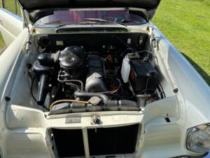 Image 30/64 of Mercedes-Benz 220 S b (1965)