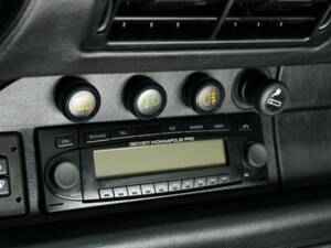 Image 16/30 of Porsche 911 Carrera 2 (WTL) (1993)