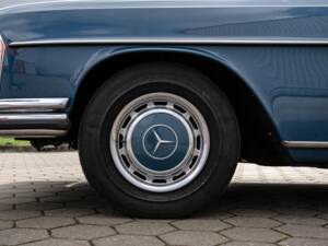 Image 9/26 of Mercedes-Benz 280 S (1970)