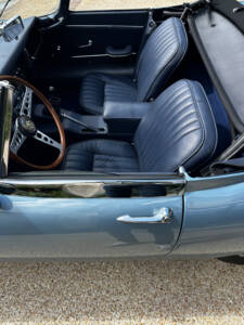 Image 9/13 of Jaguar Type E 4.2 (1966)