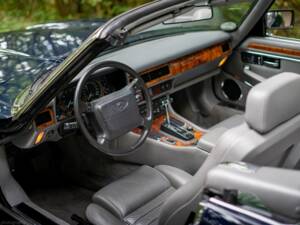 Image 21/29 de Jaguar XJS 6.0 (1994)