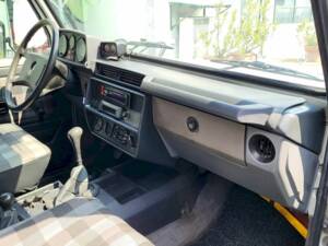 Image 35/55 of Mercedes-Benz 200 GE (SWB) (1990)