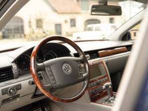 Bild 39/99 von Volkswagen Phaeton 4.2 V8 (2003)