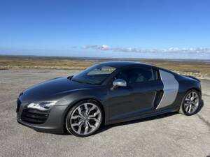 Immagine 4/7 di Audi R8 V10 (2009)
