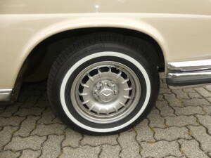 Image 47/73 de Mercedes-Benz 280 SE (1969)