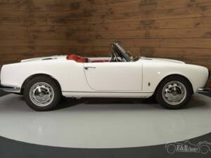 Image 3/6 of Alfa Romeo Giulia 1600 Spider (1964)