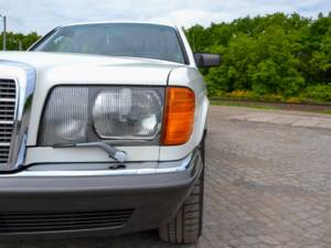 Bild 10/21 von Mercedes-Benz 280 SE (1985)
