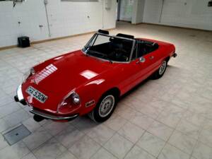 Bild 4/7 von Alfa Romeo 2000 Spider Veloce (1974)