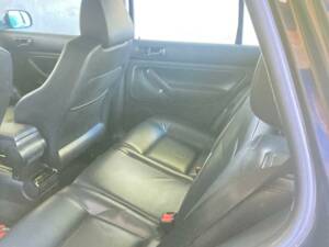 Imagen 6/8 de Volkswagen Golf IV 2.3 V5 (2001)