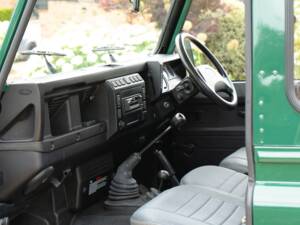 Bild 4/50 von Land Rover Defender 90 Td5 (2006)