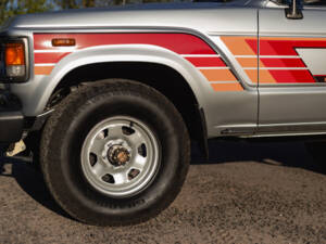 Image 19/100 of Toyota Land Cruiser HJ61 GX (1987)