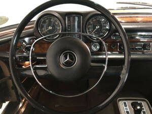 Bild 18/24 von Mercedes-Benz 280 SE 3,5 (1970)