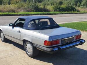 Image 12/34 of Mercedes-Benz 560 SL (1987)