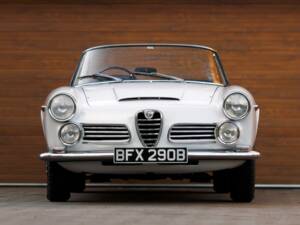 Image 12/50 of Alfa Romeo 2600 Spider (1964)