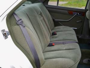 Bild 16/21 von Mercedes-Benz 280 SE (1985)