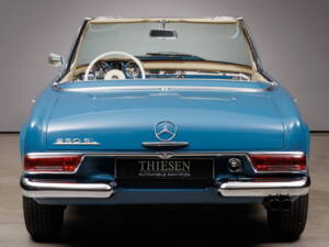 Image 15/38 of Mercedes-Benz 250 SL (1967)