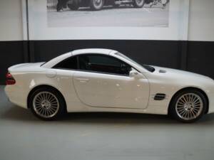 Image 3/46 of Mercedes-Benz SL 500 (2005)