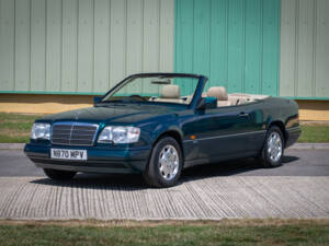 Image 8/26 of Mercedes-Benz E 320 (1996)