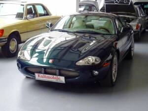 Image 2/16 of Jaguar XKR (1999)