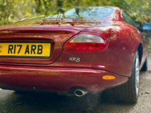 Image 35/50 of Jaguar XK8 4.0 (1998)