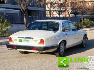Image 2/10 of Jaguar XJ 12 (1985)