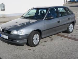 Bild 2/4 von Opel Astra 1.6i (1994)