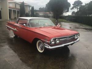 Image 2/8 of Chevrolet Impala Sport Coupe (1960)