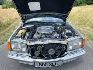 Image 19/24 of Mercedes-Benz 500 SEL (1982)
