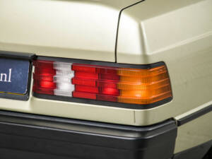 Immagine 30/50 di Mercedes-Benz 190 E (1986)