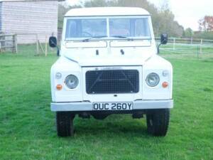 Image 8/50 of Land Rover 109 (1983)