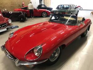 Image 23/32 de Jaguar E-Type (1969)