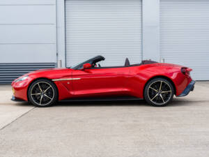 Immagine 7/70 di Aston Martin Vanquish Zagato Volante (2017)