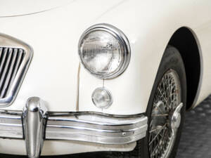 Image 21/50 of MG MGA 1500 (1957)