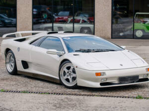 Image 15/28 of Lamborghini Diablo SV (1998)