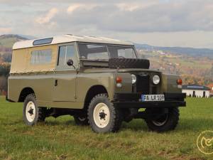 Image 3/20 of Land Rover 109 (1965)