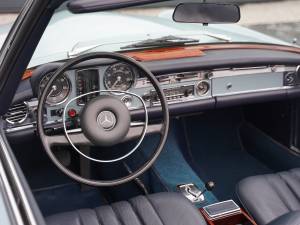 Image 17/50 of Mercedes-Benz 280 SL (1968)