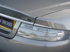 Image 17/50 of Aston Martin DBS Volante (2011)