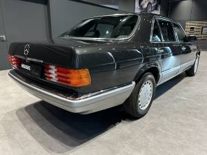 Immagine 4/21 di Mercedes-Benz 560 SEL (1988)