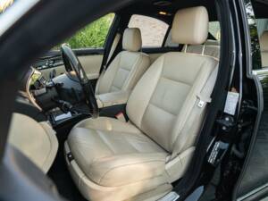 Immagine 27/50 di Mercedes-Benz S 350 CDI BlueEFFICIENCY L (2011)