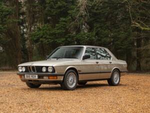 Bild 38/50 von BMW 525e (1987)